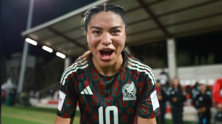 Citlalli Reyes shouts with excitement in Mexico's green kit