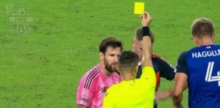 The referee shows Lionel Messi a yellow card in the match against Cincinnati